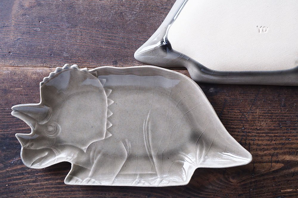 Yoshizawa kiln Dinosaur Triceratops plate - Thumbnail 4