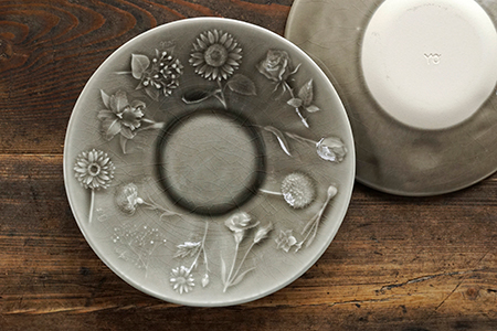 Yoshizawa kiln 12 Birth-month flowers gray deep plate - Thumbnail 2