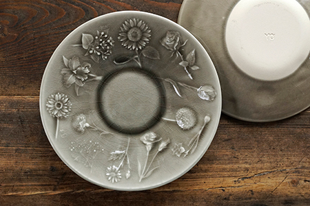 益子焼 Yoshizawa kiln 12 Birth-month flowers gray deep plate ( Cracked/Cracked Glaze)