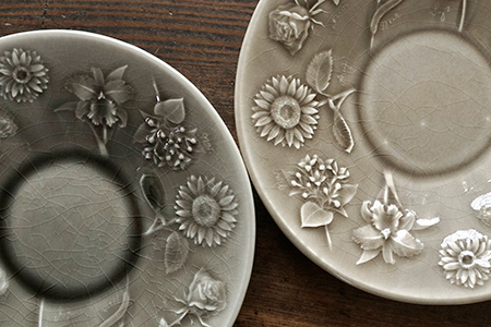 Yoshizawa kiln 12 Birth-month flowers gray deep plate - Thumbnail 3