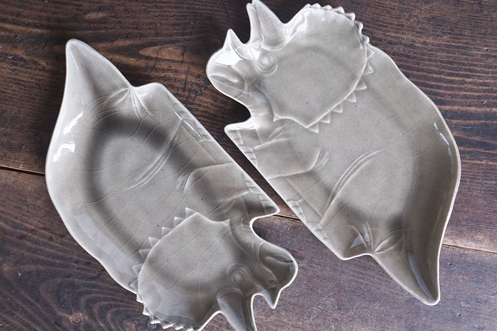 Yoshizawa kiln Dinosaur Triceratops plate - Thumbnail 2