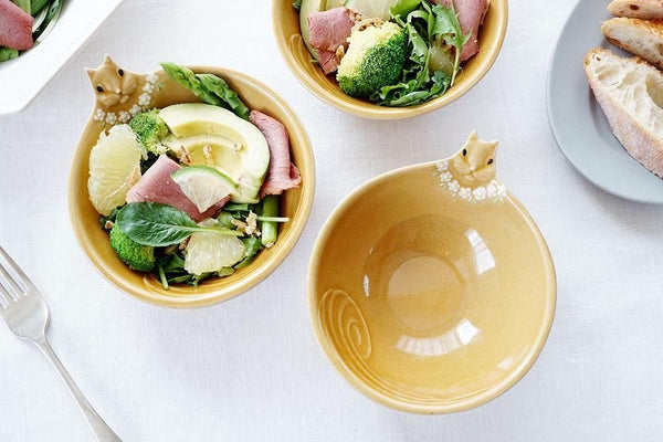 益子焼 Yoshizawa Flat Bowl with Flower ecoration