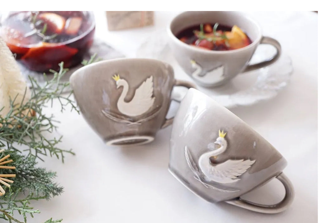 Yoshizawa Pearlstone Gray Swan with Yellow Crown Mug
