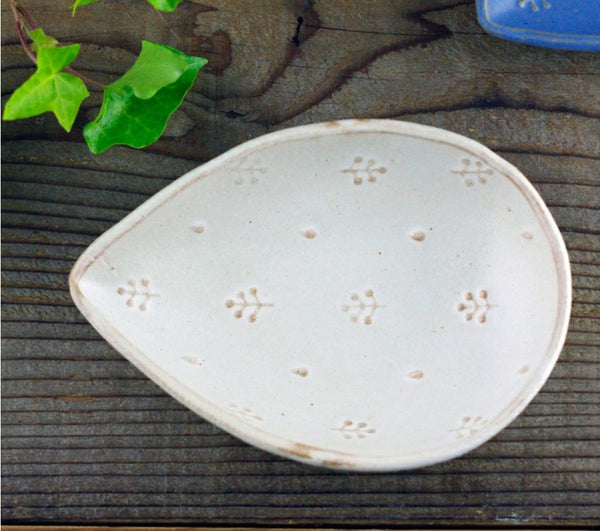 Wakasama pottery drop-shaped small plate with Scandinavian design White