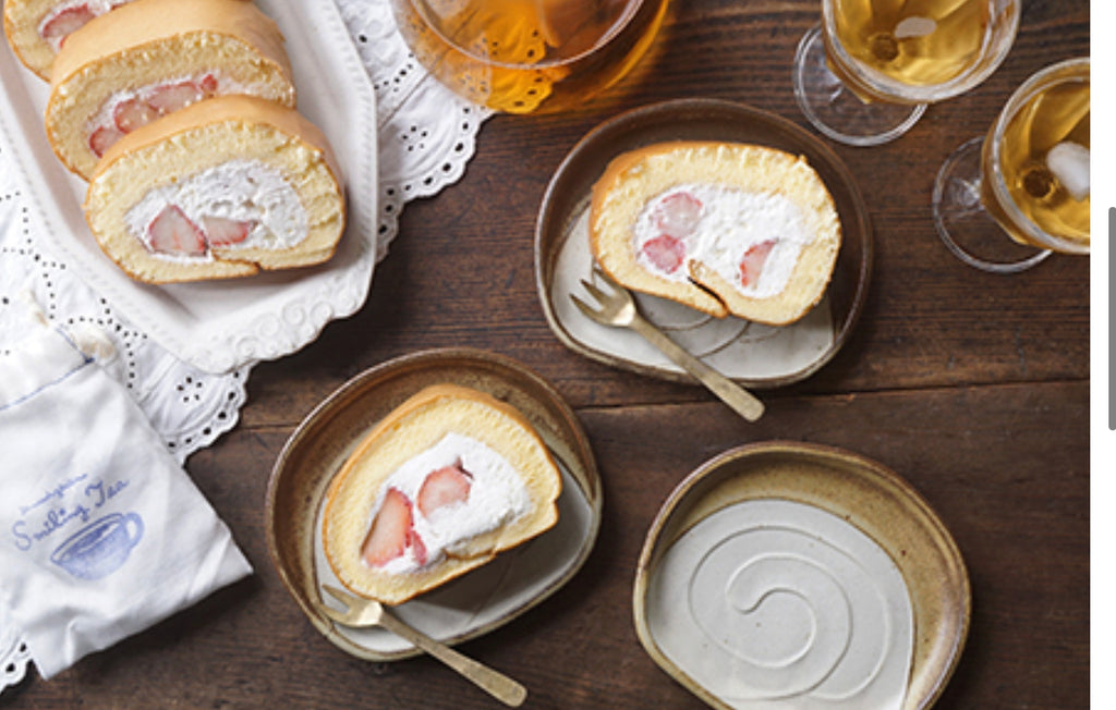 Yoshizawa kiln Roll cake small plate