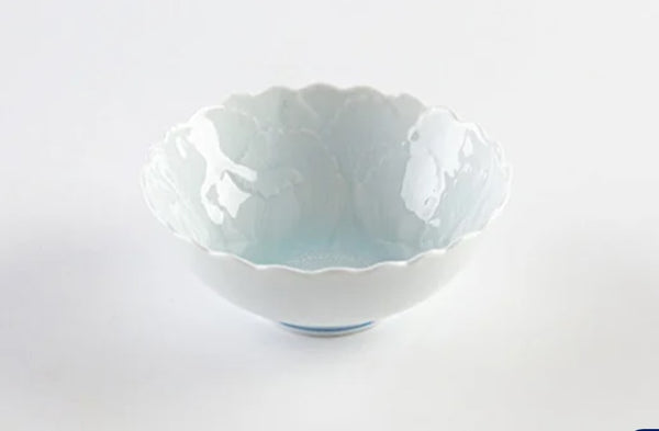 Shobido Kisen Kiln Blue and white porcelain peony carving [small bowl]