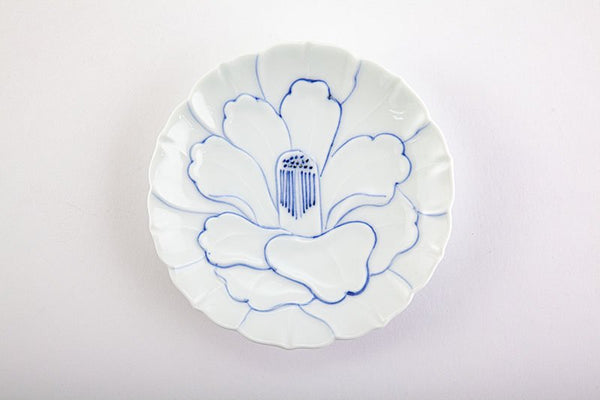 Shobido Kisen Kiln Gosu line Tsubaki-carved small plate 呉須線つばき彫小皿